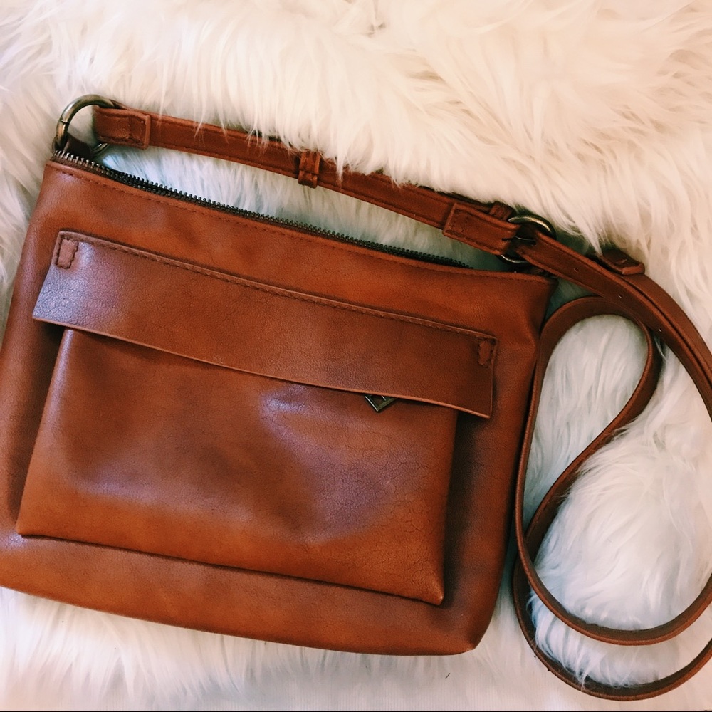 universal thread crossbody leather bag / purse